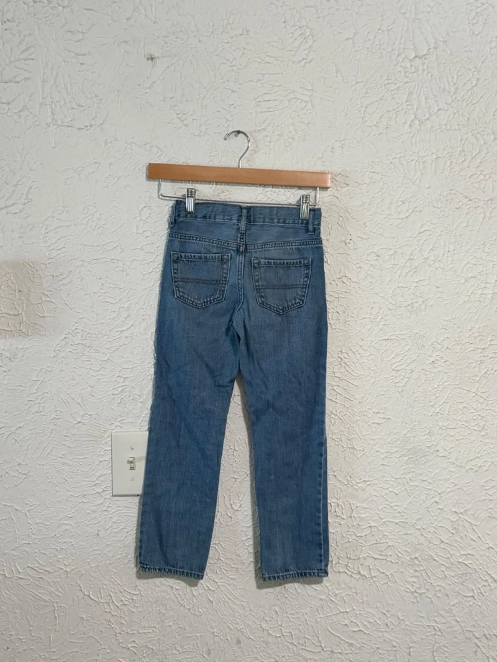 The Children's Place Boys Size 7 Straight Jeans Light Wash Denim Pants